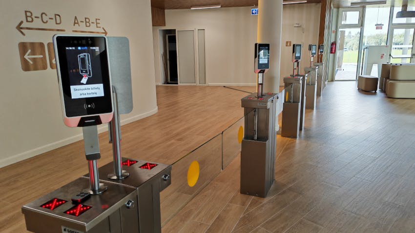 The QTicket terminal from Gunnebo Entrance Control supports multiple credential types, including QR codes, RFID cards, wristbands and facial recognition, through a single validation platform.