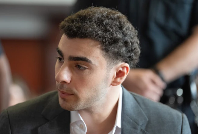 Luigi Mangione talks to one of his lawyers in Manhattan Supreme Court on Tuesday, Aug. 11, 2026, in Manhattan, New York. (Barry Williams/New York Daily News/Pool/TNS)