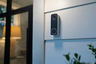 SimpliSafe&rsquo;s Video Doorbell Series 2 combines AI-powered detection with live security agent intervention through Active Guard Outdoor Protection.
