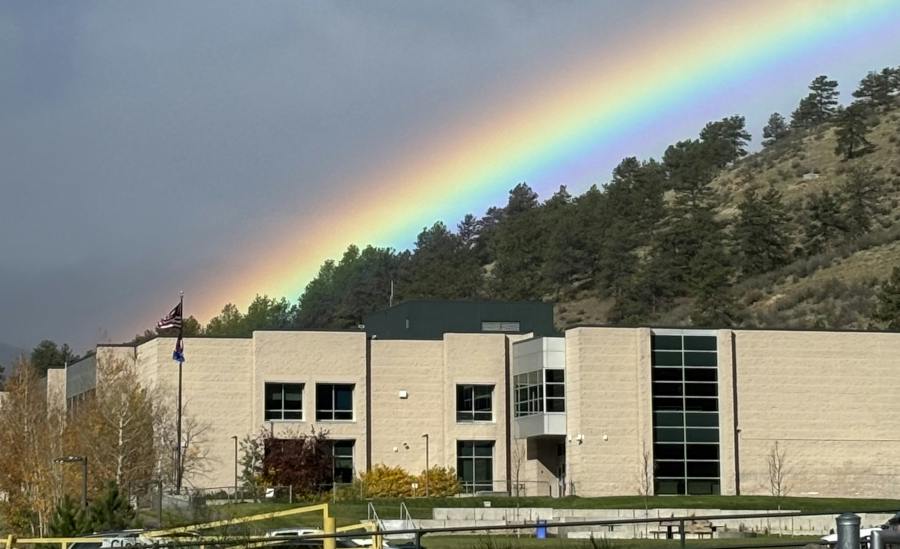 Platte Canyon School District uses 3xLOGIC's VIGIL VMS to centralize video surveillance across its campus and provide authorized personnel with access to live and recorded footage.